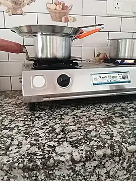 Snapshot of Saroj-Shah chatting on October 17, 4:59 am Saroj-Shah online show from October 17, 4:59 am