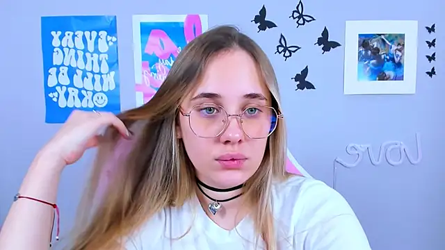 MiaMilas online show from December 23, 7:49 am