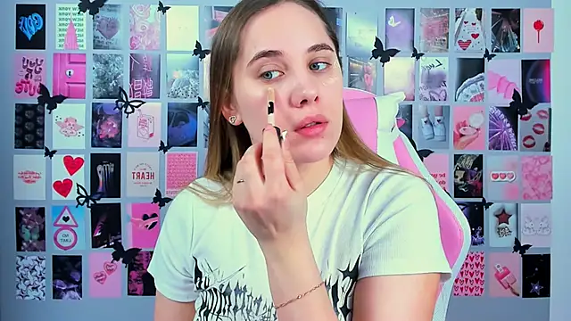 MiaMilas online show from March 20, 5:02 am