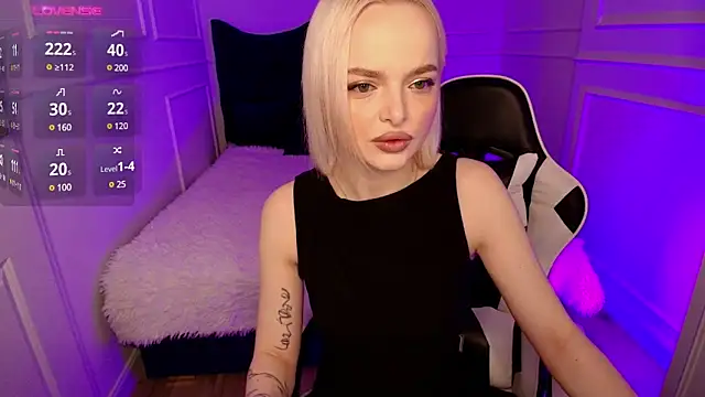 Snapshot of horny_blondiee chatting on January 14, 8:20 am horny blondiee online show from January 14, 8:20 am