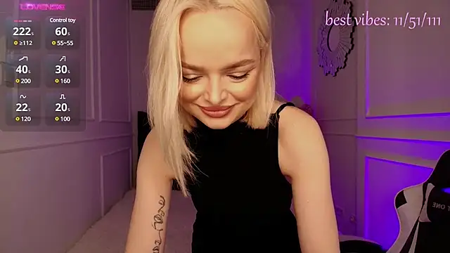 Snapshot of horny_blondiee chatting on February 22, 8:29 am horny blondiee online show from February 22, 8:29 am