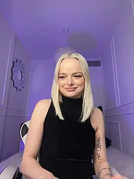 Snapshot of horny_blondiee chatting on March 22, 11:32 am horny blondiee online show from March 22, 11:32 am