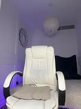 Snapshot of horny_blondiee chatting on October 8, 3:42 pm horny blondiee online show from October 8, 3:42 pm