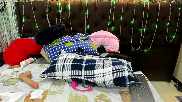 HottCandy21 online show from February 12, 1:19 am