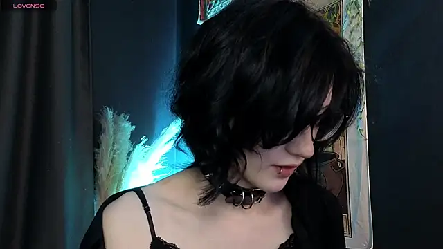 dark vamp  online show from December 5, 9:17 pm