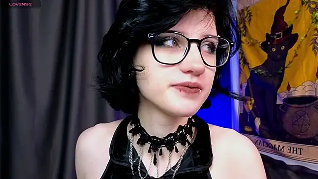 dark vamp  online show from December 11, 9:01 pm