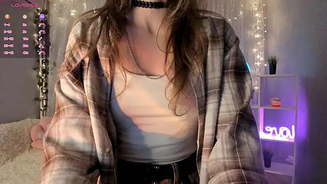 Snapshot of AraCopple chatting on December 6, 8:18 pm AraCopple online show from December 6, 8:18 pm