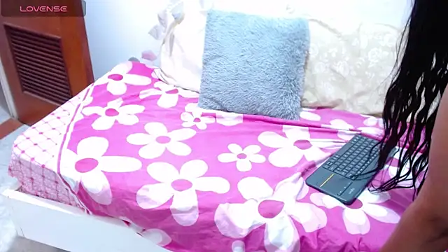 Snapshot of ZuryFerrari chatting on November 21, 3:33 pm ZuryFerrari online show from November 21, 3:33 pm