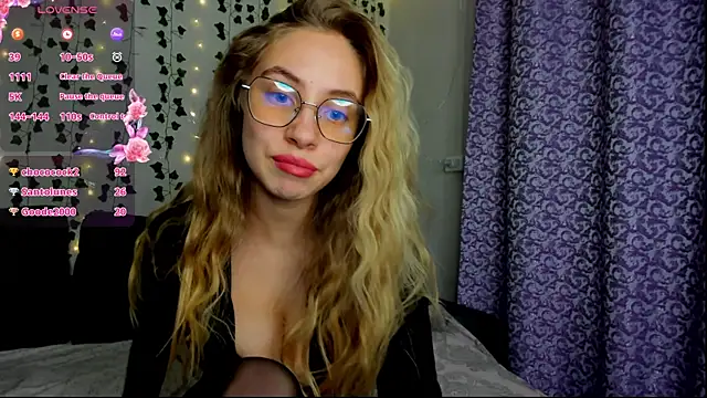 Snapshot of Kitty_Katrine chatting on December 26, 6:33 pm Kitty Katrine online show from December 26, 6:33 pm