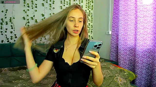 Snapshot of Kitty_Katrine chatting on February 18, 11:00 am Kitty Katrine online show from February 18, 11:00 am