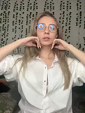 Snapshot of Kitty_Katrine chatting on February 21, 1:55 pm Kitty Katrine online show from February 21, 1:55 pm