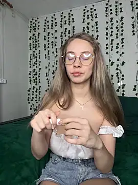 Snapshot of Kitty_Katrine chatting on February 23, 1:53 pm Kitty Katrine online show from February 23, 1:53 pm