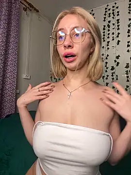 Snapshot of Kitty_Katrine chatting on March 14, 5:24 pm Kitty Katrine online show from March 14, 5:24 pm