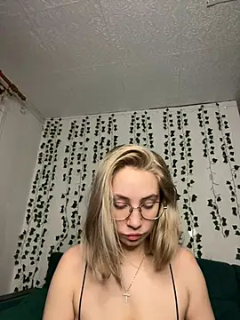 Snapshot of Kitty_Katrine chatting on March 21, 6:40 pm Kitty Katrine online show from March 21, 6:40 pm