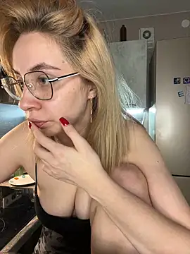 Snapshot of Kitty_Katrine chatting on October 27, 1:37 pm Kitty Katrine online show from October 27, 1:37 pm