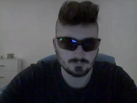 Snapshot of Hkl95555 chatting on December 18, 9:18 pm Hkl95555 online show from December 18, 9:18 pm