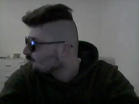 Snapshot of Hkl95555 chatting on December 23, 10:12 pm Hkl95555 online show from December 23, 10:12 pm