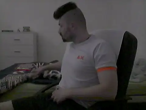 Snapshot of Hkl95555 chatting on October 16, 11:50 pm Hkl95555 online show from October 16, 11:50 pm