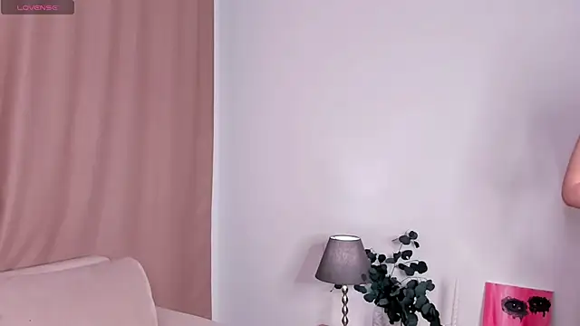 sincere shyness online show from February 12, 6:40 pm