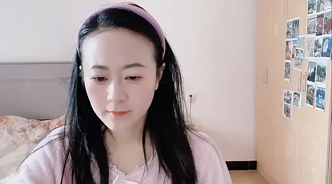 Snapshot of fanfan-FF chatting on February 9, 2:06 am fanfan-FF online show from February 9, 2:06 am