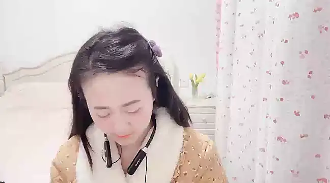 Snapshot of fanfan-FF chatting on February 23, 1:24 am fanfan-FF online show from February 23, 1:24 am