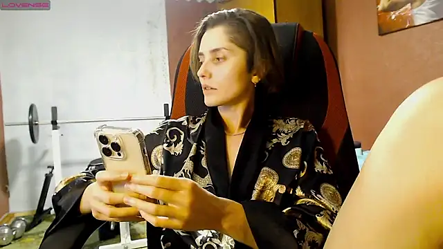 womanstrong78 online show from January 5, 6:24 pm