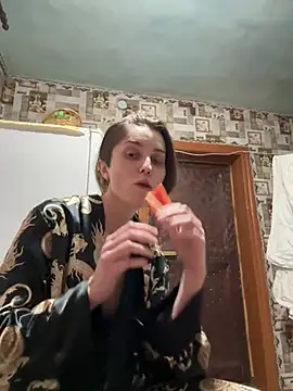 womanstrong78 online show from March 12, 6:00 pm