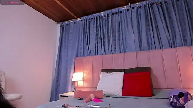 x milu online show from February 8, 4:04 pm