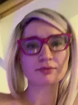 Snapshot of Charlotteeroseee chatting on February 2, 6:20 pm Charlotteeroseee online show from February 2, 6:20 pm