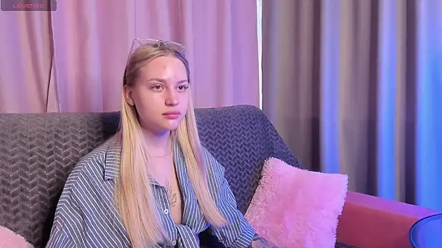 Carol  Cox online show from September 15, 12:54 am