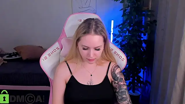 Carol  Cox online show from November 2, 10:45 pm