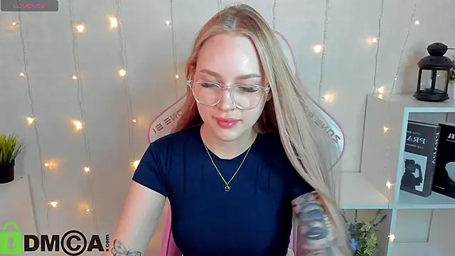 Carol  Cox online show from November 14, 10:18 pm