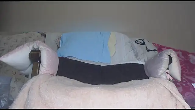 Snapshot of cross-dresser-nana chatting on December 4, 10:19 pm cross-dresser-nana online show from December 4, 10:19 pm