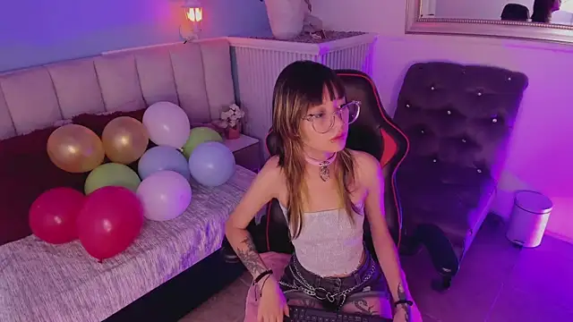 Snapshot of dayanne07 chatting on December 13, 2:27 pm dayanne07 online show from December 13, 2:27 pm