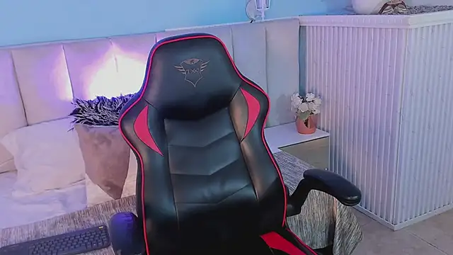 Snapshot of dayanne07 chatting on February 8, 2:05 pm dayanne07 online show from February 8, 2:05 pm