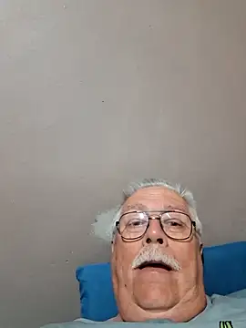 Snapshot of NawtyB1965 chatting on October 8, 3:26 am NawtyB1965 online show from October 8, 3:26 am