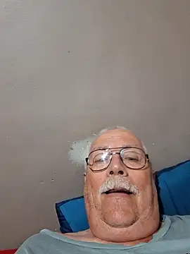 Snapshot of NawtyB1965 chatting on December 15, 3:33 am NawtyB1965 online show from December 15, 3:33 am