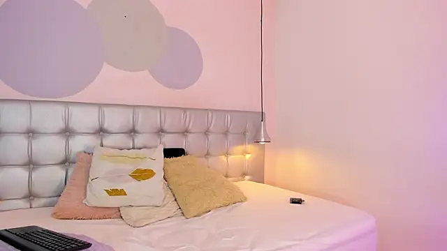 Snapshot of Axel_brunette1 chatting on February 11, 8:20 pm Axel brunette1 online show from February 11, 8:20 pm