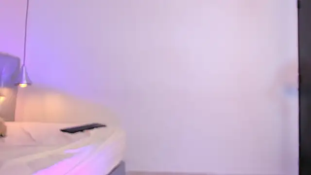 Snapshot of Axel_brunette1 chatting on February 17, 10:58 pm Axel brunette1 online show from February 17, 10:58 pm