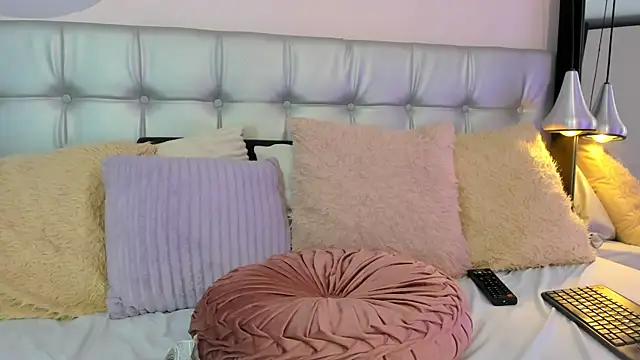 Snapshot of Axel_brunette1 chatting on March 10, 1:45 am Axel brunette1 online show from March 10, 1:45 am