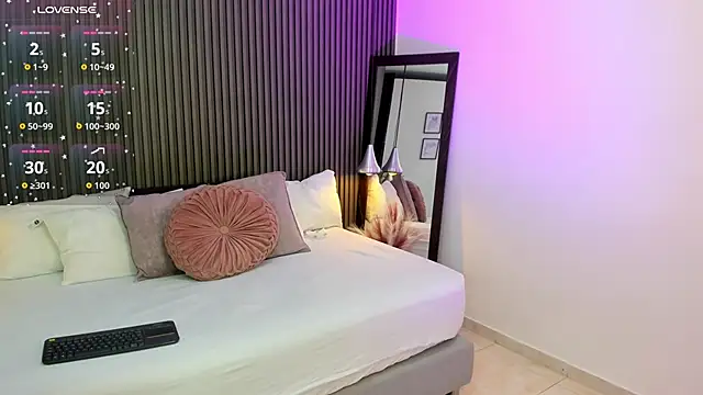 Snapshot of Axel_brunette1 chatting on September 29, 7:30 pm Axel brunette1 online show from September 29, 7:30 pm