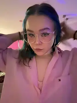 MaddisonHaas online show from February 2, 9:45 pm