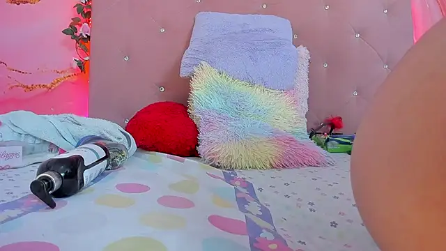 Taylor  cooper online show from February 12, 12:58 am