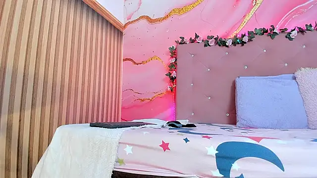 Taylor  cooper online show from February 18, 6:58 pm