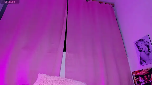 Snapshot of tellmebri chatting on March 18, 8:25 am tellmebri online show from March 18, 8:25 am