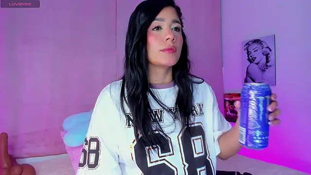 Snapshot of tellmebri chatting on September 22, 6:37 am tellmebri online show from September 22, 6:37 am