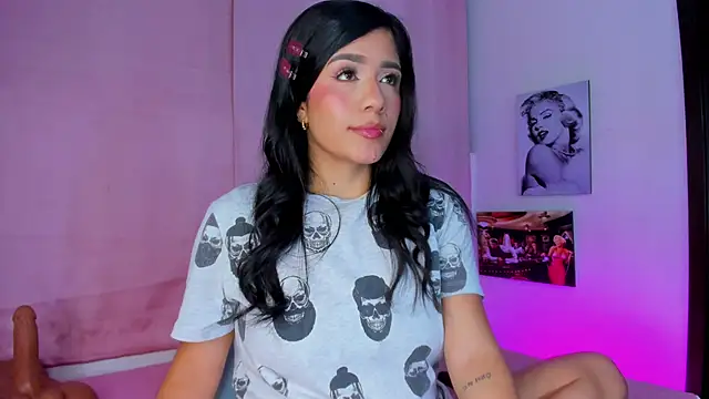 Snapshot of tellmebri chatting on October 8, 7:39 am tellmebri online show from October 8, 7:39 am