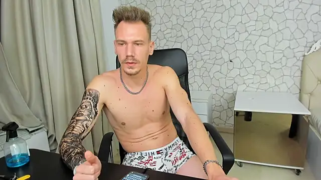 MateoBenjaminX online show from December 29, 8:04 pm