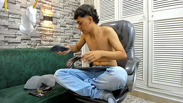 DamiBright online show from October 9, 5:55 pm