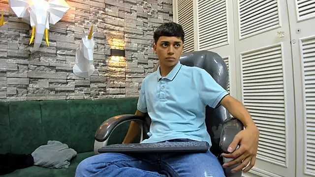 DamiBright online show from October 18, 5:25 pm